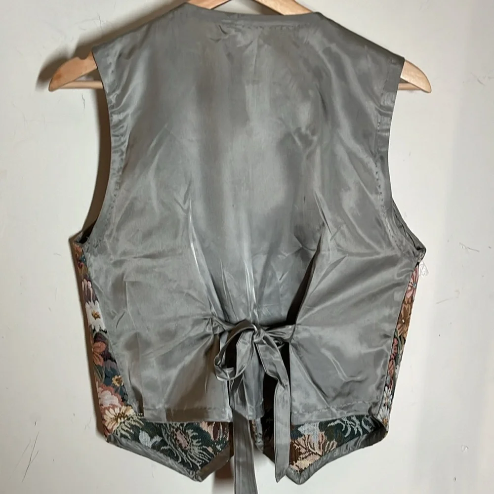 Vintage Tapestry Womans Vest - Picture 6 of 6